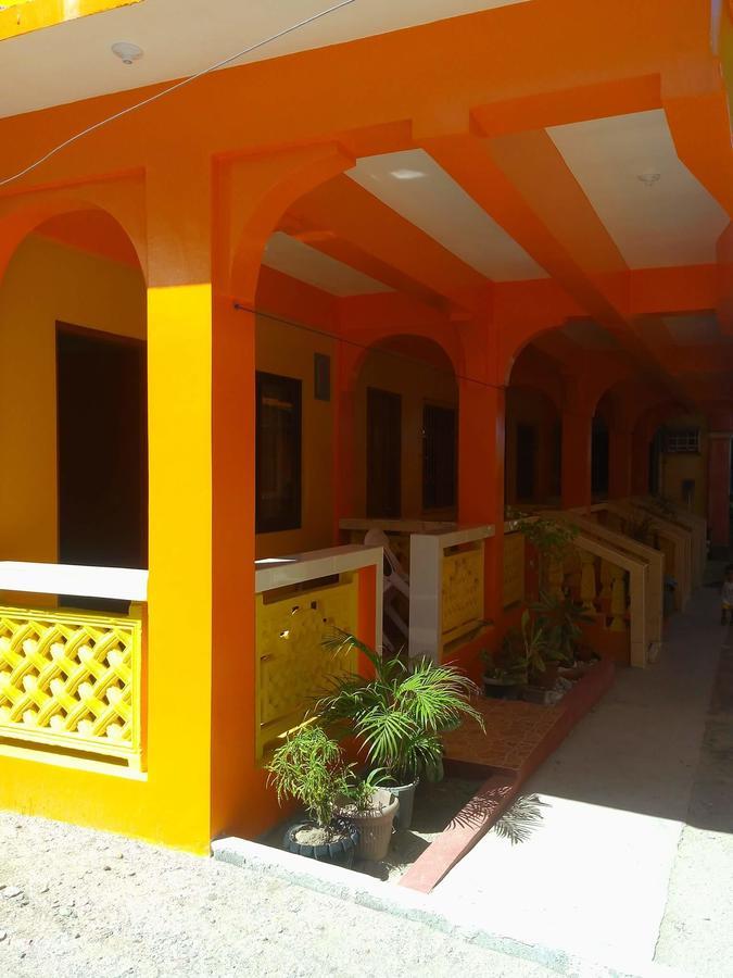 Queen Of Isle Cottages And Restaurant Puerto Galera Exterior foto