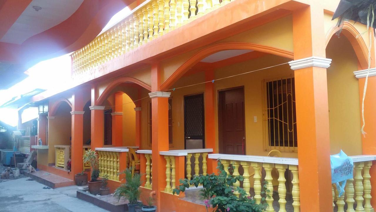 Queen Of Isle Cottages And Restaurant Puerto Galera Exterior foto