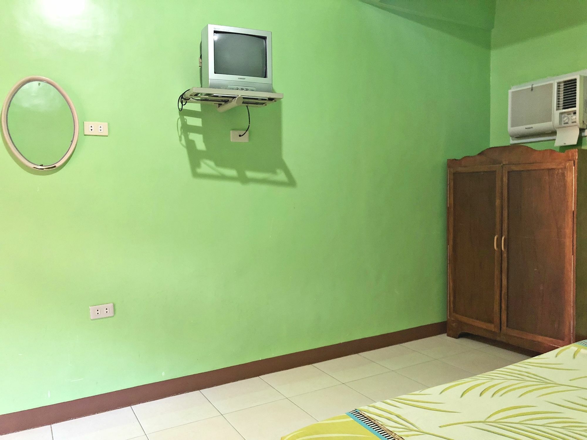 Queen Of Isle Cottages And Restaurant Puerto Galera Exterior foto